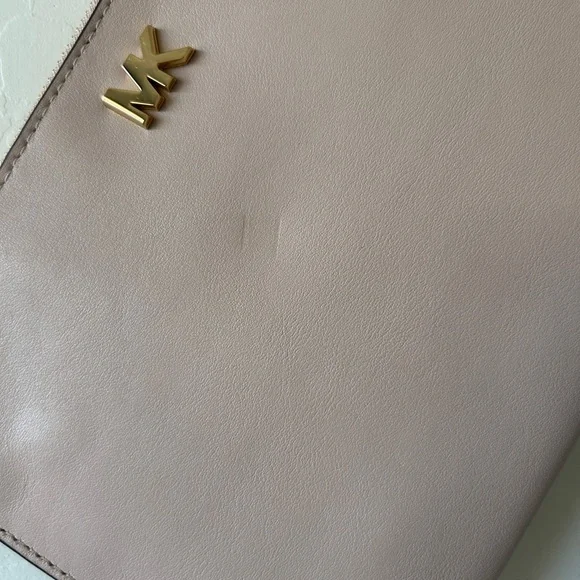 Michael Kors Blush Shoulder/Wristlet Bag with Gold Logo - Picture 6 of 9